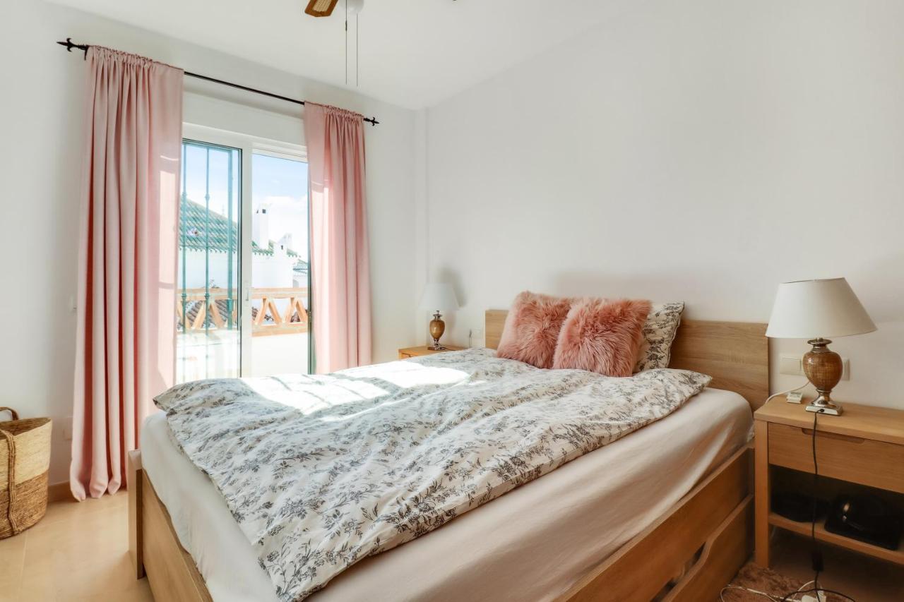 Apt Nerja Chimenea With Ocean View, A/C, & Fiber Apartamento Exterior foto